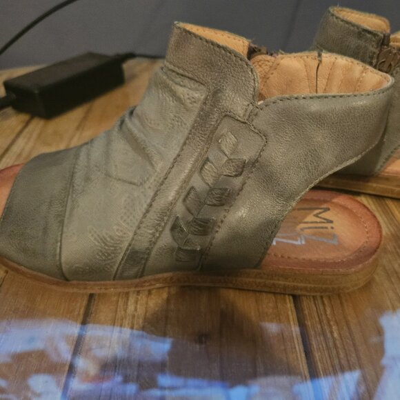 NEW Miz Mooz Wide Width Leather Rutched Sandals - Flaire - Picture 3 of 4